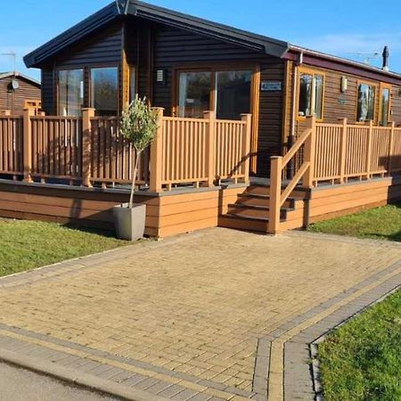 Little Gem Lodge With Hot Tub Malton Exterior photo